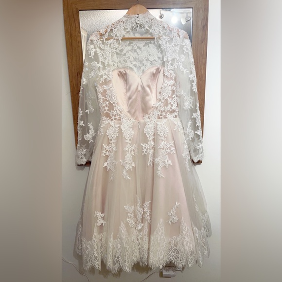 WEDDING DRESS - Picture 6 of 13